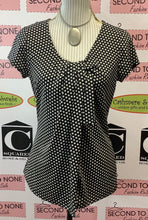 Load image into Gallery viewer, Melanie Lyne Double Dot Top (M)
