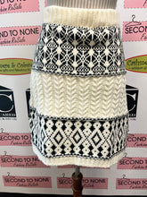 Load image into Gallery viewer, Chunky Knit Skirt (Size L)
