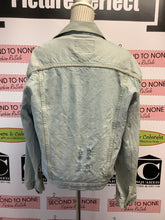 Load image into Gallery viewer, Campus Crew Lightwash Denim Jacket (Size L)
