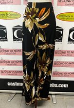 Cargar imagen en el visor de la galería, Laura Bold Floral Dress Pants (Size 14)
