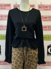 Load image into Gallery viewer, GAP Black Gathered Top (XL)
