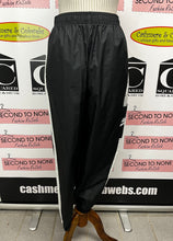 Cargar imagen en el visor de la galería, Nike Windbreaker Jogging Pants (Size S)
