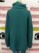 Cargar imagen en el visor de la galería, Abercrombie Chunky Turtleneck Sweater (Size S)
