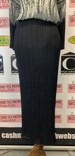 Load image into Gallery viewer, Windsmoor 2 PC Accordion Pleated Set (Size S)
