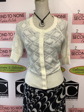 Charger l'image dans la galerie, Suzy Shier Cropped Shawl (Size L)
