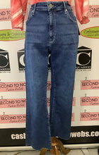 Cargar imagen en el visor de la galería, NWT Designer MAVI High Rise Crop Flare Jeans (Size W32/L27)
