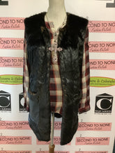 Cargar imagen en el visor de la galería, Faux Fur Animal Print Vest (Size L)
