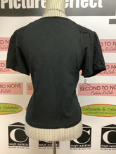 Cargar imagen en el visor de la galería, Cleo Petites Basic T-Shirt (Size M)
