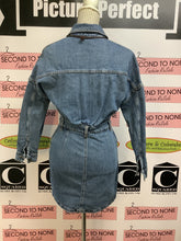 Cargar imagen en el visor de la galería, Dynamite Denim Dress (Size XS)
