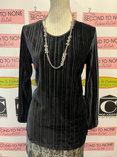 Load image into Gallery viewer, Ribbed Velvet Long Sleeve (Size M)
