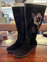 Load image into Gallery viewer, Felted Flower Tall Wedge Boots (Size 7)
