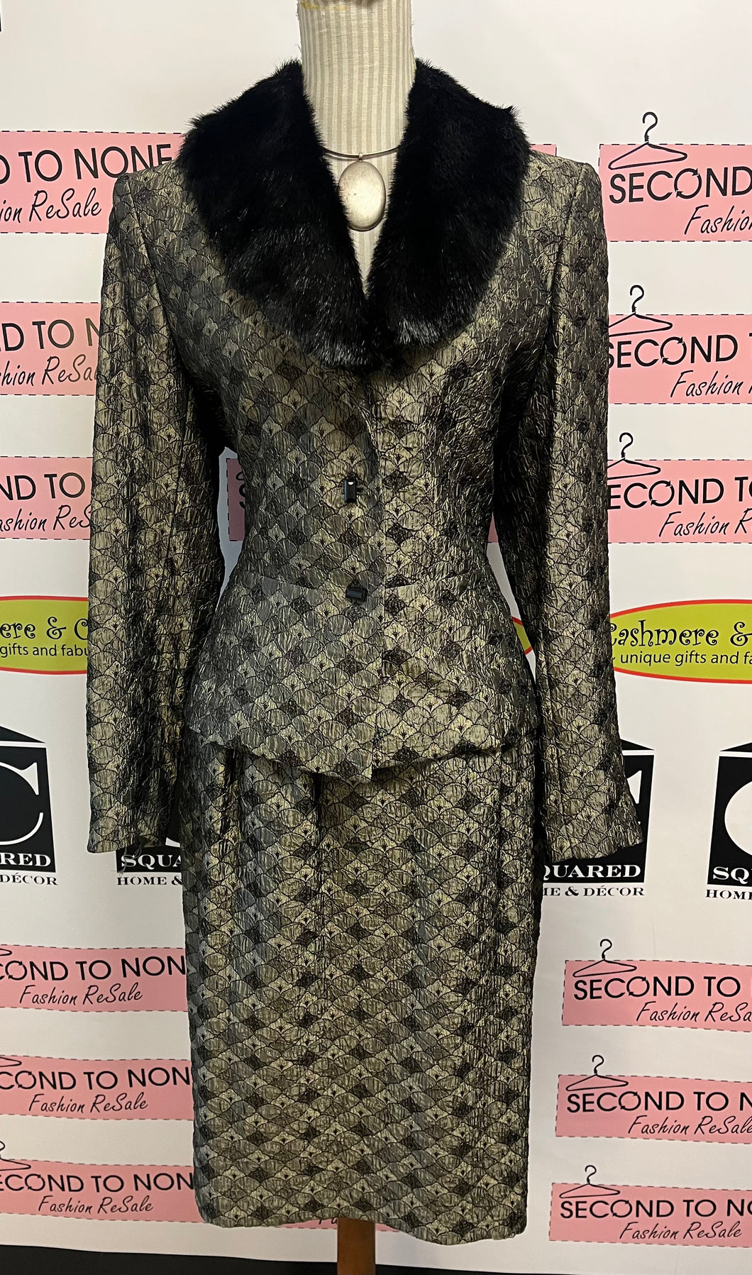 Elegant Faux Fur Collar Jacket & Skirt Set (Size 12P)