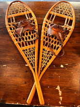 Cargar imagen en el visor de la galería, Vintage Wooden Made in Canada Traditional-Styled Snowshoes
