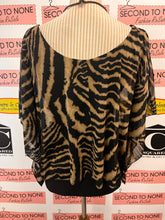 Cargar imagen en el visor de la galería, Le Chateau Animal Print Cold Shoulder Top (Size L)
