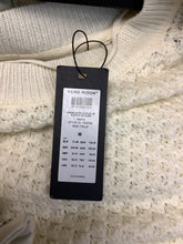 Charger l'image dans la galerie, NWT Vero Moda Knit O-Neck Blouse (Size M)
