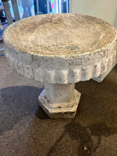 Cargar imagen en el visor de la galería, Vintage Concrete Birdbath
