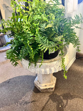 Cargar imagen en el visor de la galería, Vintage Concrete Birdbath
