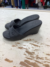 Load image into Gallery viewer, Crocs Black Sandals (Size 7)
