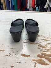 Load image into Gallery viewer, Crocs Black Sandals (Size 7)
