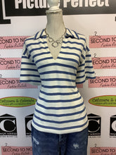 Charger l'image dans la galerie, H &amp; M White/Blue Striped Terry Cloth Shirt (Size L)
