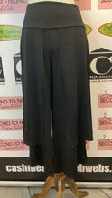 Charger l'image dans la galerie, NWT Oliver Jung Black Palazzo Pants (Size XS)
