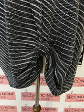Cargar imagen en el visor de la galería, Black &amp; Silver Twisted Hem Top (Size L)
