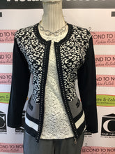 Charger l'image dans la galerie, Alina’s Exclusives Black &amp; White Animal Print Sweater (Size M)
