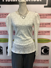 Charger l'image dans la galerie, RW &amp; Co White Lace Top (Size M)

