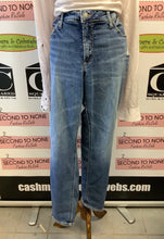 Cargar imagen en el visor de la galería, Silver Jeans Boyfriend Style (Size 18/L29)
