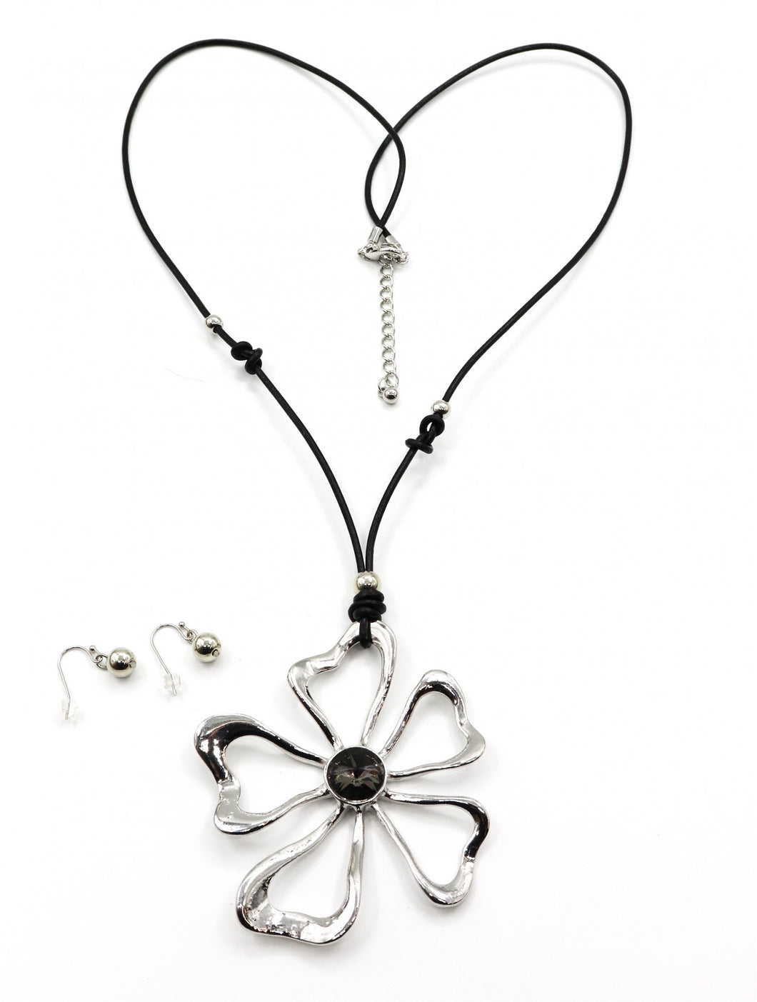 Hollow Flower Necklace
