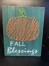 Cargar imagen en el visor de la galería, Arte de uñas de madera con bendición de otoño
