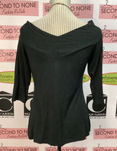 Load image into Gallery viewer, Tommy Bahama Twist Front V-Neck Top (Size M)
