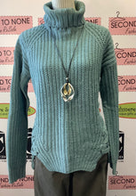 Load image into Gallery viewer, Urban Heritage Blue Bulky Sweater (Size M)

